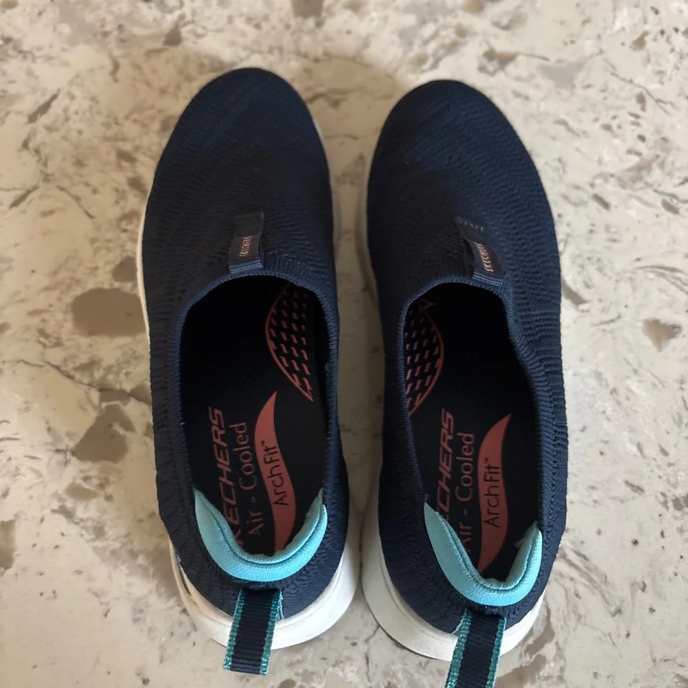 Women’s Skechers Navy Air Cooled Arch Fit Slip On Sneakers Sz 6